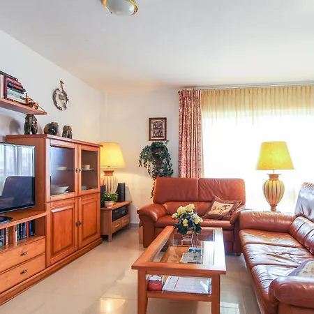 Apartamento Amazing In W/ Outdoor Swimming Pool, Wifi&3 Bedrooms